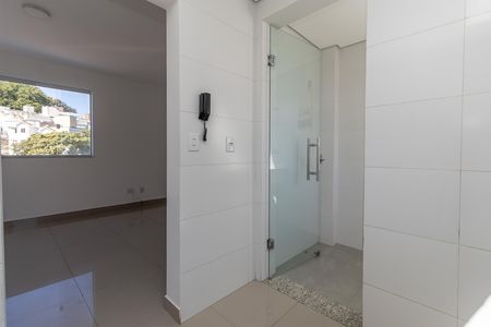 Cozinha de apartamento para alugar com 2 quartos, 45m² em Letícia, Belo Horizonte