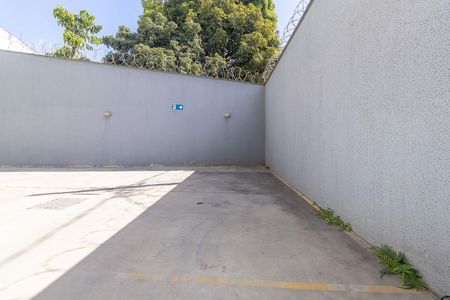 Garagem de apartamento para alugar com 2 quartos, 45m² em Letícia, Belo Horizonte