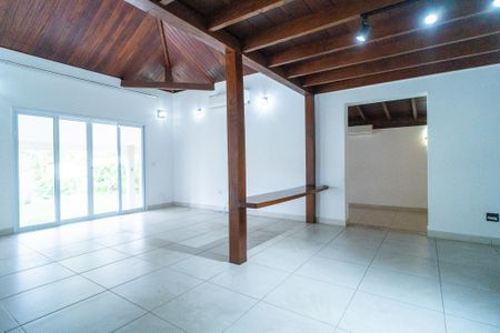 Casa de condomínio para alugar com 498m², 4 quartos e 5 vagas Casa de condomínio para alugar com 498m², 4 quartos e 5 vagasSala