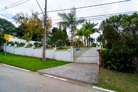 Casa de condomínio para alugar com 498m², 4 quartos e 5 vagas Casa de condomínio para alugar com 498m², 4 quartos e 5 vagasFachada