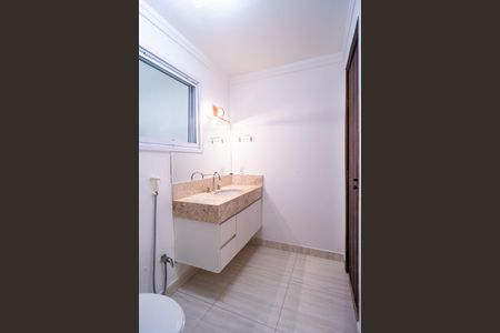 Casa de condomínio para alugar com 498m², 4 quartos e 5 vagas Casa de condomínio para alugar com 498m², 4 quartos e 5 vagasBanheiro da Suíte 3