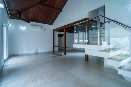 Casa de condomínio para alugar com 498m², 4 quartos e 5 vagas Casa de condomínio para alugar com 498m², 4 quartos e 5 vagasSala