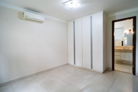 Casa de condomínio para alugar com 498m², 4 quartos e 5 vagas Casa de condomínio para alugar com 498m², 4 quartos e 5 vagasSuíte 3