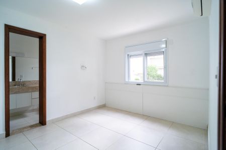 Casa de condomínio para alugar com 498m², 4 quartos e 5 vagas Casa de condomínio para alugar com 498m², 4 quartos e 5 vagasSuíte 2