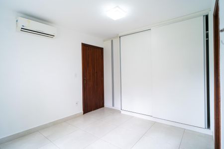 Casa de condomínio para alugar com 498m², 4 quartos e 5 vagas Casa de condomínio para alugar com 498m², 4 quartos e 5 vagasSuíte 2