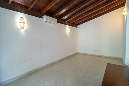 Casa de condomínio para alugar com 498m², 4 quartos e 5 vagas Casa de condomínio para alugar com 498m², 4 quartos e 5 vagasSala de TV
