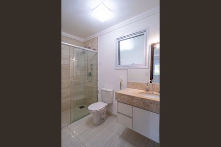 Casa de condomínio para alugar com 498m², 4 quartos e 5 vagas Casa de condomínio para alugar com 498m², 4 quartos e 5 vagasBanheiro da Suíte 3