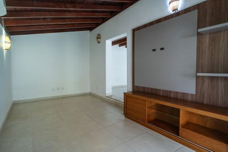 Casa de condomínio para alugar com 498m², 4 quartos e 5 vagas Casa de condomínio para alugar com 498m², 4 quartos e 5 vagasSala de TV