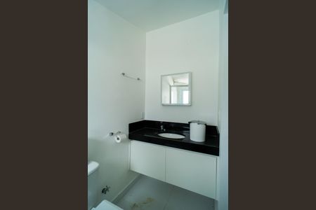 Casa de condomínio para alugar com 498m², 4 quartos e 5 vagas Casa de condomínio para alugar com 498m², 4 quartos e 5 vagasBanheiro de serviço