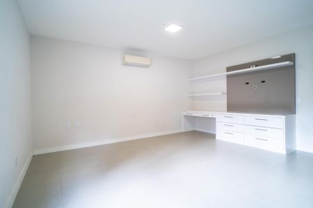Casa de condomínio para alugar com 498m², 4 quartos e 5 vagas Casa de condomínio para alugar com 498m², 4 quartos e 5 vagasSuíte 1