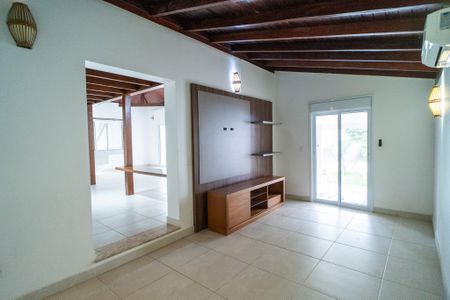 Casa de condomínio para alugar com 498m², 4 quartos e 5 vagas Casa de condomínio para alugar com 498m², 4 quartos e 5 vagasSala de TV