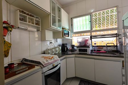 Cozinha de apartamento à venda com 3 quartos, 64m² em Jardim America, Belo Horizonte