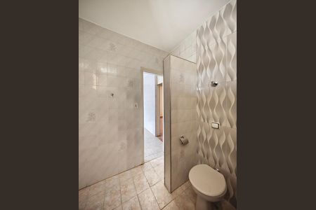 Casa para alugar com 200m², 3 quartos e sem vaga Casa para alugar com 200m², 3 quartos e sem vagaBanheiro social
