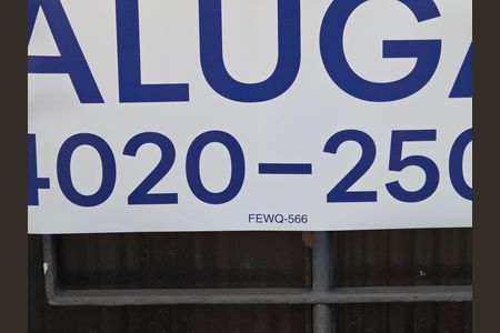 Plaquinha Cod FEWQ-566 de casa para alugar com 3 quartos, 200m² em Parque Edu Chaves, São Paulo