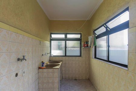 Área de Serviço de casa para alugar com 2 quartos, 250m² em Jardim Guairaca, São Paulo
