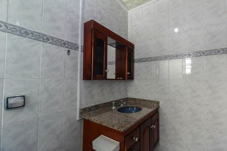 Banheiro da Suíte de casa para alugar com 2 quartos, 250m² em Jardim Guairaca, São Paulo