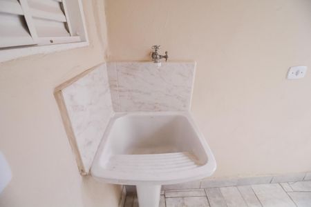 Casa para alugar com 35m², 1 quarto e sem vaga