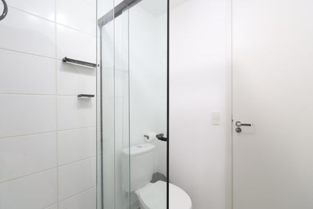 Banheiro de apartamento para alugar com 1 quarto, 28m² em Água Branca, São Paulo