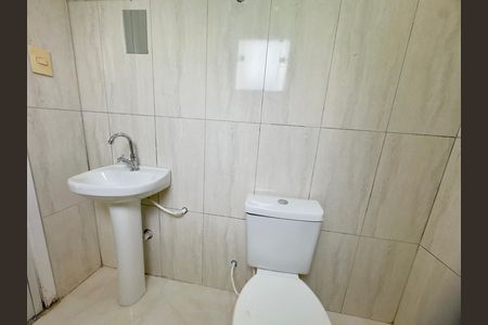 Banheiro de kitnet/studio para alugar com 1 quarto, 43m² em Vila Galvão, Guarulhos