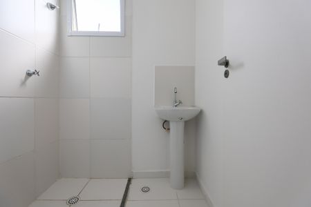 Banheiro de apartamento à venda com 2 quartos, 43m² em Jardim Tres Irmaos, Taboão da Serra