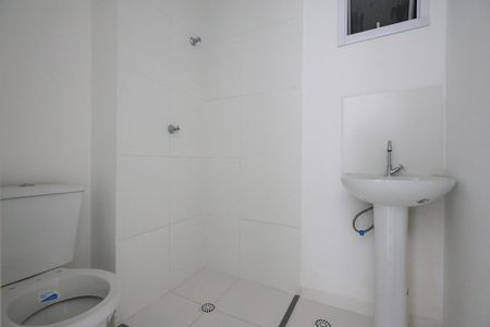 Banheiro de apartamento para alugar com 2 quartos, 43m² em Jardim Tres Irmaos, Taboão da Serra