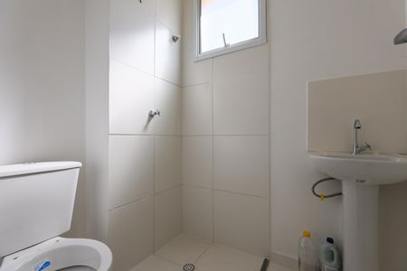 Banheiro de apartamento para alugar com 2 quartos, 43m² em Jardim Tres Irmaos, Taboão da Serra