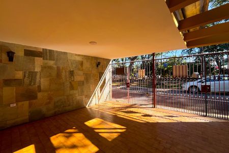 Garagem de casa à venda com 4 quartos, 141m² em City América, São Paulo