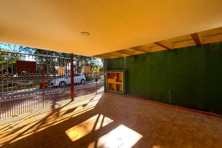 Garagem de casa à venda com 4 quartos, 141m² em City América, São Paulo