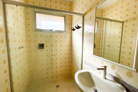 Banheiro social 2 de casa à venda com 4 quartos, 141m² em City América, São Paulo