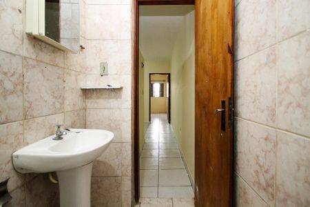Banheiro social de apartamento para alugar com 2 quartos, 60m² em Centro, Cotia
