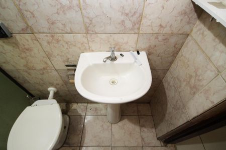 Apartamento para alugar com 60m², 2 quartos e sem vaga Apartamento para alugar com 60m², 2 quartos e sem vagaBanheiro social