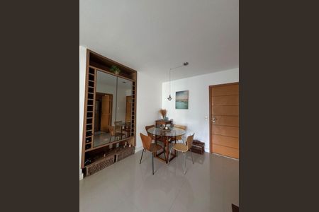 Apartamento à venda com 76m², 2 quartos e 1 vaga Apartamento à venda com 76m², 2 quartos e 1 vagaSala de Jantar