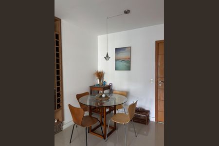 Apartamento à venda com 76m², 2 quartos e 1 vaga Apartamento à venda com 76m², 2 quartos e 1 vagaSala de Jantar