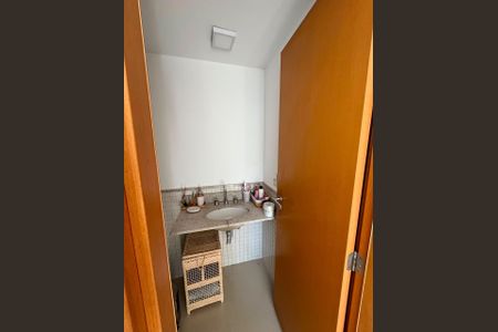 Apartamento à venda com 76m², 2 quartos e 1 vaga Apartamento à venda com 76m², 2 quartos e 1 vagaBanheiro