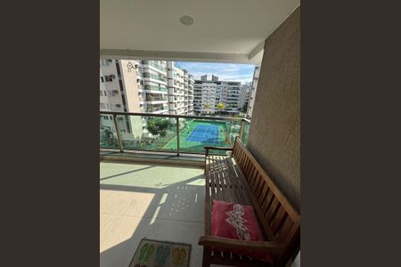 Apartamento à venda com 76m², 2 quartos e 1 vaga Apartamento à venda com 76m², 2 quartos e 1 vagaVaranda
