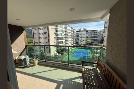 Apartamento à venda com 76m², 2 quartos e 1 vaga Apartamento à venda com 76m², 2 quartos e 1 vagaVaranda