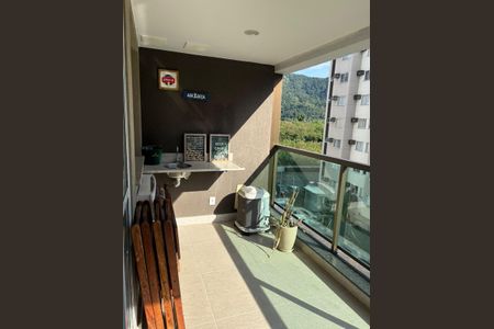 Apartamento à venda com 76m², 2 quartos e 1 vaga Apartamento à venda com 76m², 2 quartos e 1 vagaVaranda