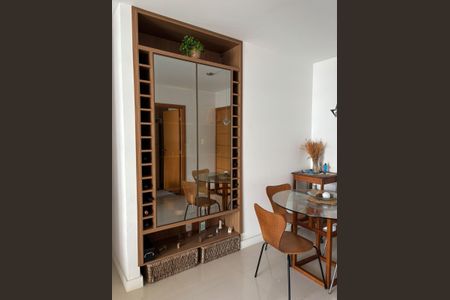 Apartamento à venda com 76m², 2 quartos e 1 vaga Apartamento à venda com 76m², 2 quartos e 1 vagaSala de Jantar