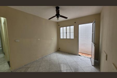 Sala de casa para alugar com 3 quartos, 125m² em Vila Bartira, Itaquaquecetuba