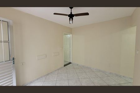 Sala de casa para alugar com 3 quartos, 125m² em Vila Bartira, Itaquaquecetuba