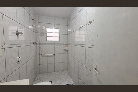 Banheiro de casa para alugar com 3 quartos, 125m² em Vila Bartira, Itaquaquecetuba