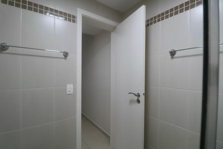 Banheiro Suíte 3 de apartamento para alugar com 4 quartos, 70m² em Centro, Guarujá