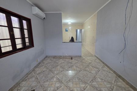 Casa para alugar com 90m², 2 quartos e 4 vagas Casa para alugar com 90m², 2 quartos e 4 vagasSala