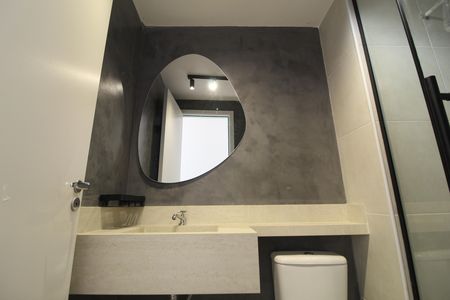 Banheiro de apartamento para alugar com 2 quartos, 42m² em Barra Olímpica, Rio de Janeiro