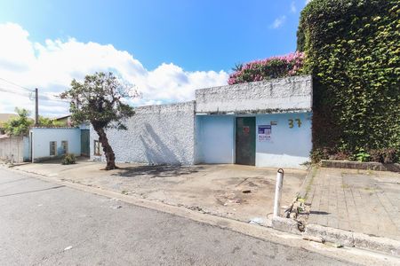 Casa para alugar com 62m², 2 quartos e sem vagaFachada