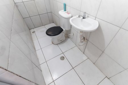 Banheiro social de casa para alugar com 2 quartos, 62m² em São Miguel Paulista, São Paulo