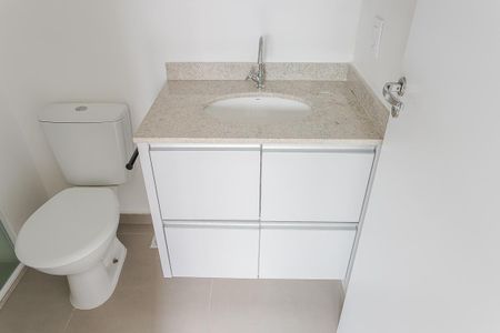 Banheiro da Suíte de apartamento para alugar com 1 quarto, 28m² em Vila Madalena, São Paulo