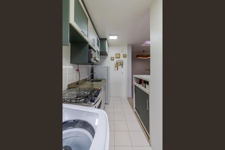 Cozinha e Área de Serviço de apartamento para alugar com 3 quartos, 64m² em Cristal, Porto Alegre