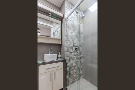 Banheiro da Suíte de apartamento para alugar com 3 quartos, 64m² em Cristal, Porto Alegre