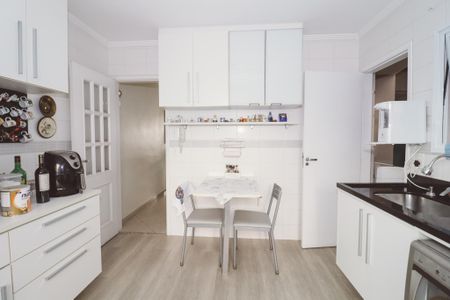 Cozinha de casa para alugar com 3 quartos, 300m² em Santa Teresinha, São Paulo